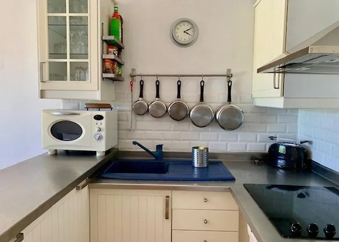 T2 Climatisé à 30m De La Mer, Capacité 6 Pers - Fr-1-607-84 Agde