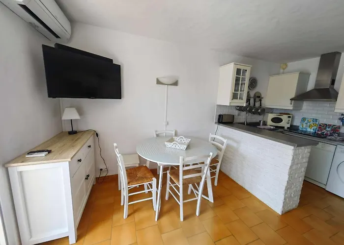 T2 Climatisé à 30m De La Mer, Capacité 6 Pers - Fr-1-607-84 * Agde